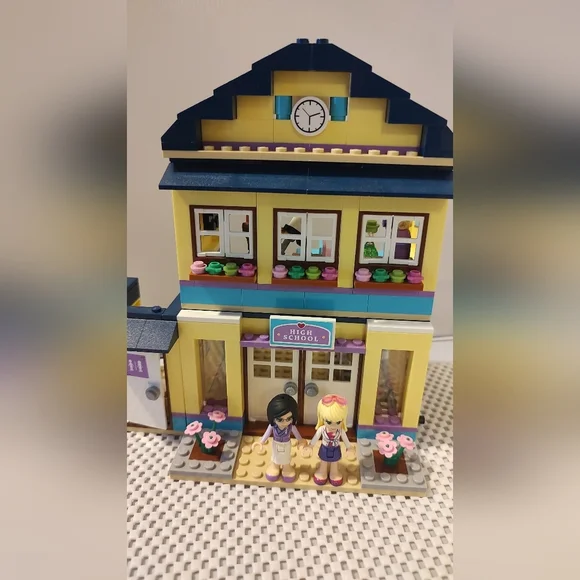 Lego Friends 41005 Heartlake High School Building Set